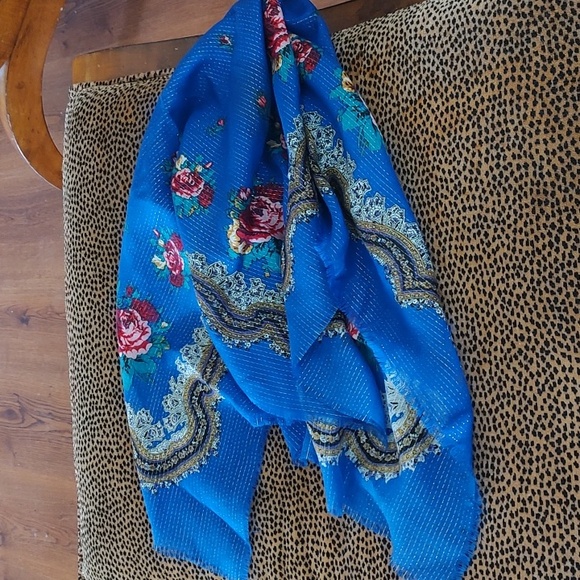 Scarf? - Picture 3 of 3